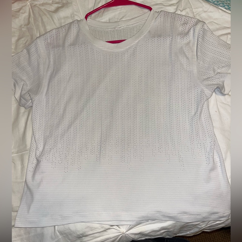 White Lululemon tee